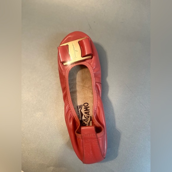 **AMPUTEE ONE SHOE ONLY Salvatore Ferragamo Leather ballet flats LEFT FOOT ONLY - Picture 7 of 10